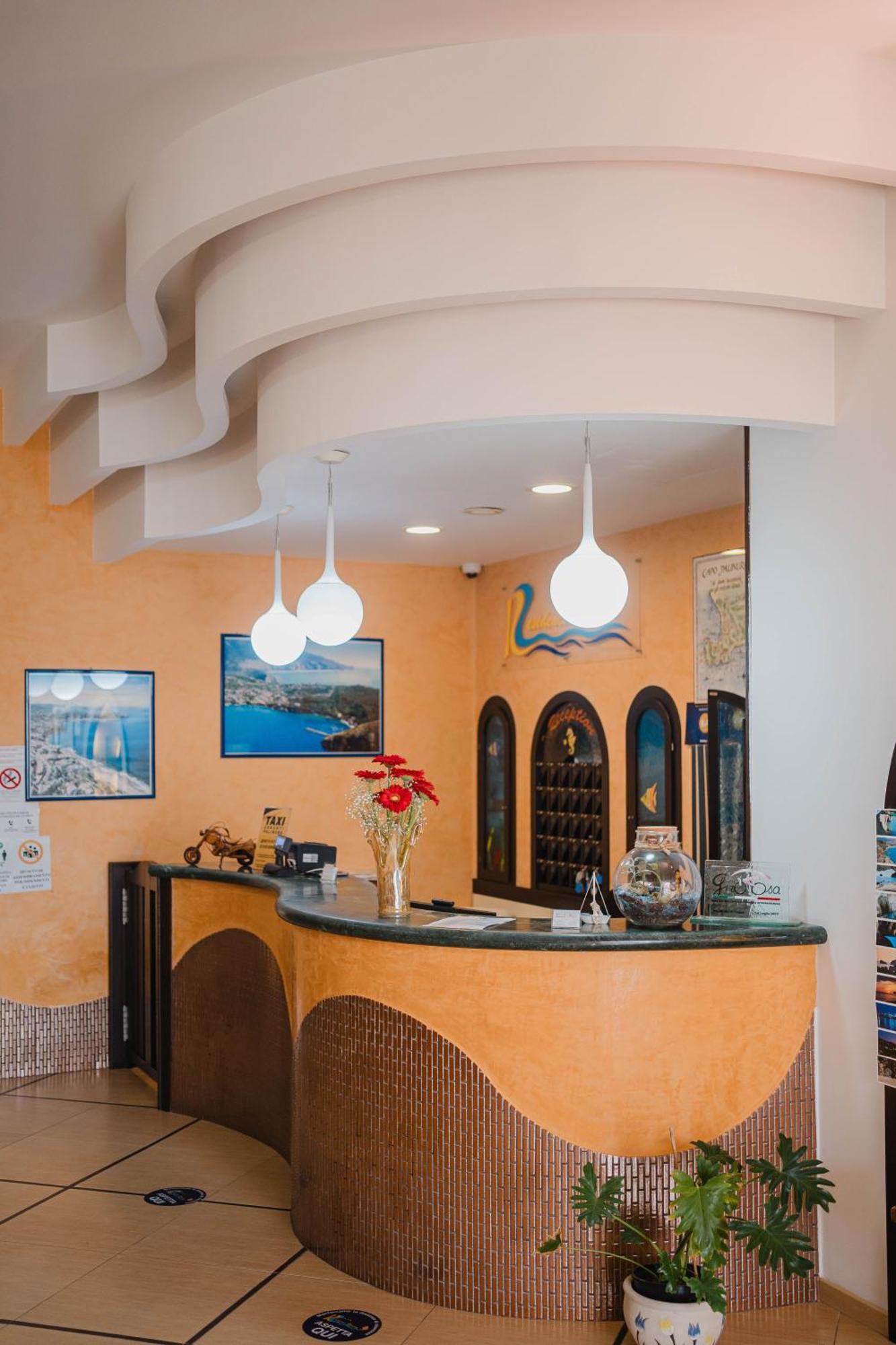 Riviera Aparthotel 2*